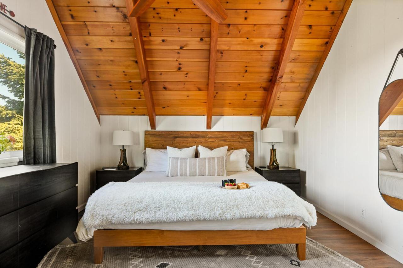 Romantic & Family Friendly Chalet In The Woods Лейк-Эрроухед Экстерьер фото